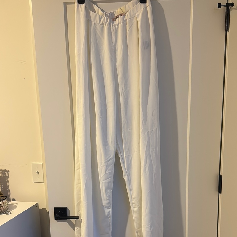 White Lightweight Trousers with Relaxed Fit Size 20